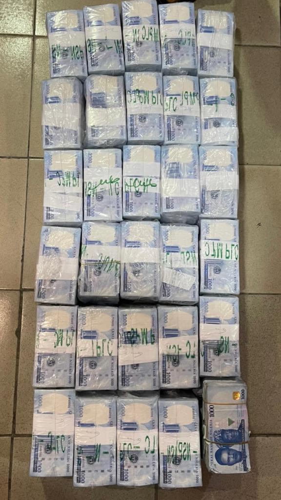 EFCC intercepts N32.4 million Cash meant for Vote-Buying in Lagos [PHOTO]