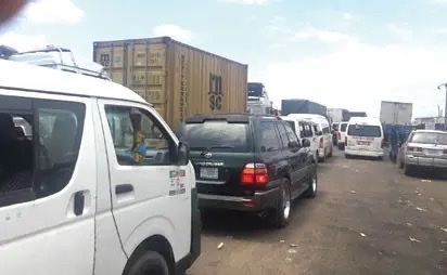 Armed Robbers Hijack Car on Benin-Sagamu Expressway, Leaving Victim Injured