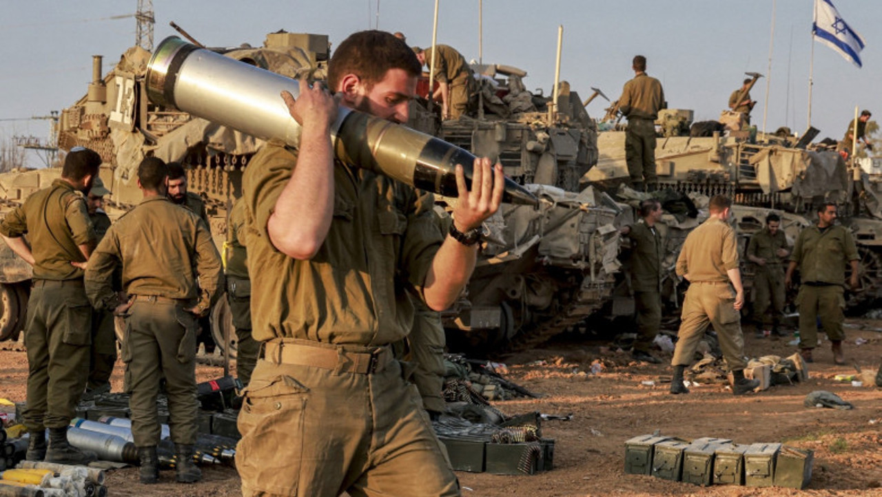 Israel initiates the withdrawal of a significant number of troops from Gaza