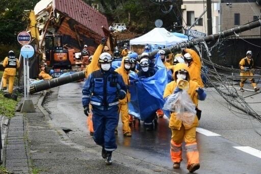 Resilient Elderly Woman Rescued After Five Days Trapped in Rubble Following Japan Earthquake