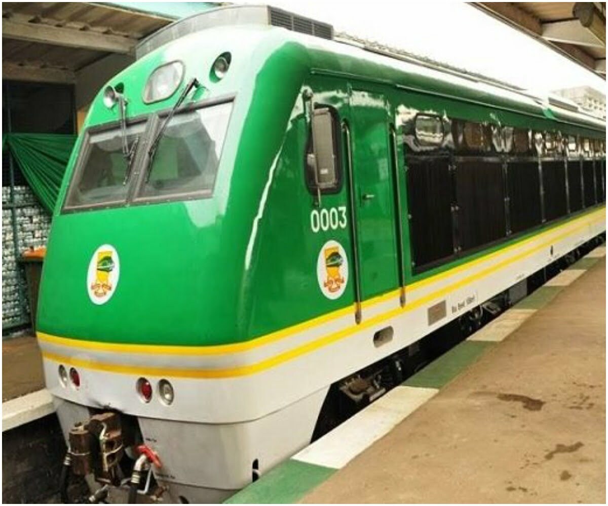 Federal Government Mulls Switching NRC Locomotives to Gas for Cost Reduction